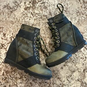 Sorel Olive Green Camo Lace-Up Wedge Combat Boots